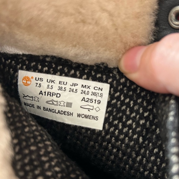 TIMBERLAND Women’s Courmayeur Valley Shearling Lined Boots in Black. Size 7.5W - Picture 9 of 9